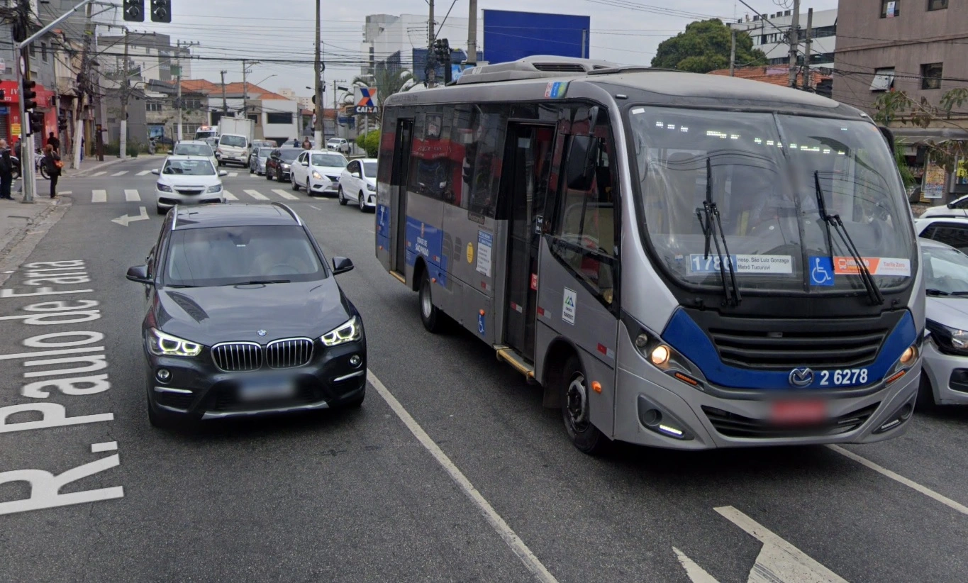 ônibus rua Paulo de Faria