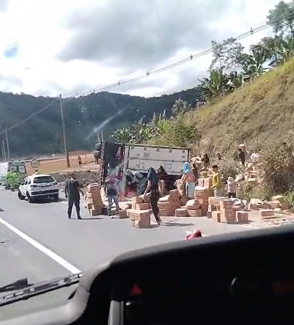 tombamento rodovia régis Bittencourt em Miracatu