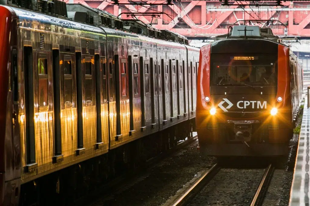 trem da cptm linhas 7-Rubi e 10-Turquesa