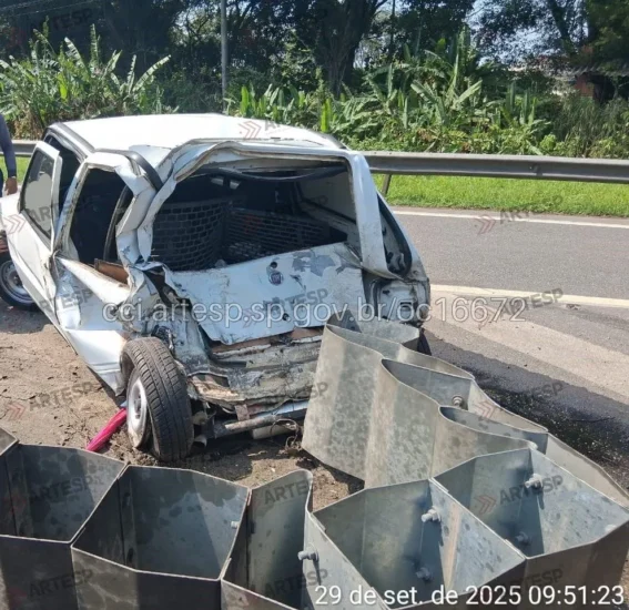 Automóvel Fiat Uno cônego domênico rangoni