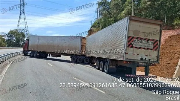 Bitrem Volvo FH 540 rodovia raposo Tavares em L