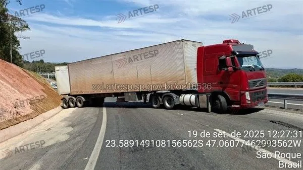 Bitrem Volvo FH 540 rodovia raposo Tavares