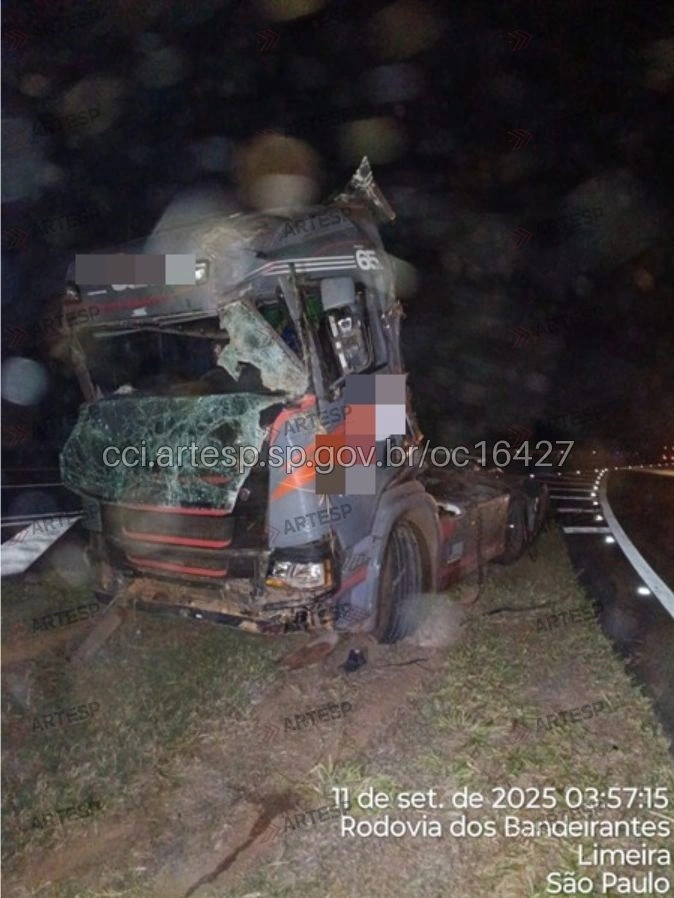 CVC Scania tombado rodovia dos Bandeirantes