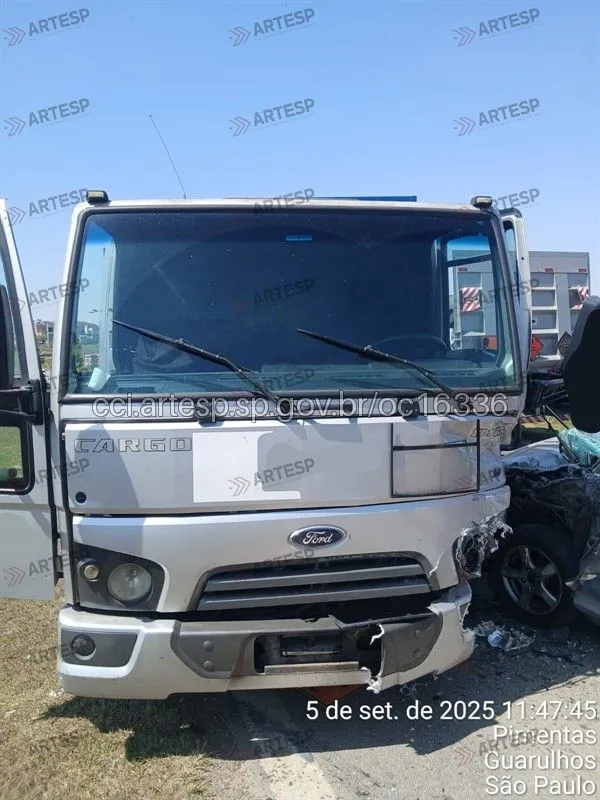 Caminhão Ford Cargo rodovia Ayrton Senna