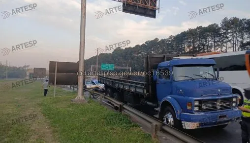Caminhão Mercedes-Benz itapevi rodovia castelo Branco