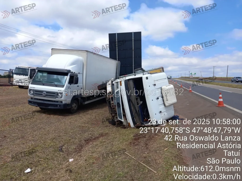 Caminhão VW Delivery SP-127 Transbordo em andamento