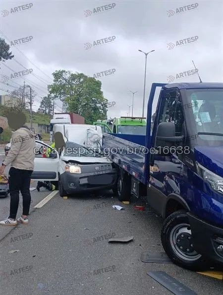 Caminhonete Iveco e utiitário Fiorino rodovia raposo Tavares