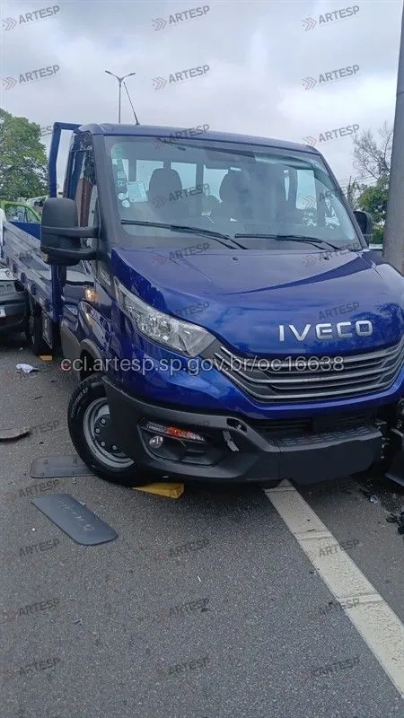 Caminhonete Iveco rodovia raposo Tavares