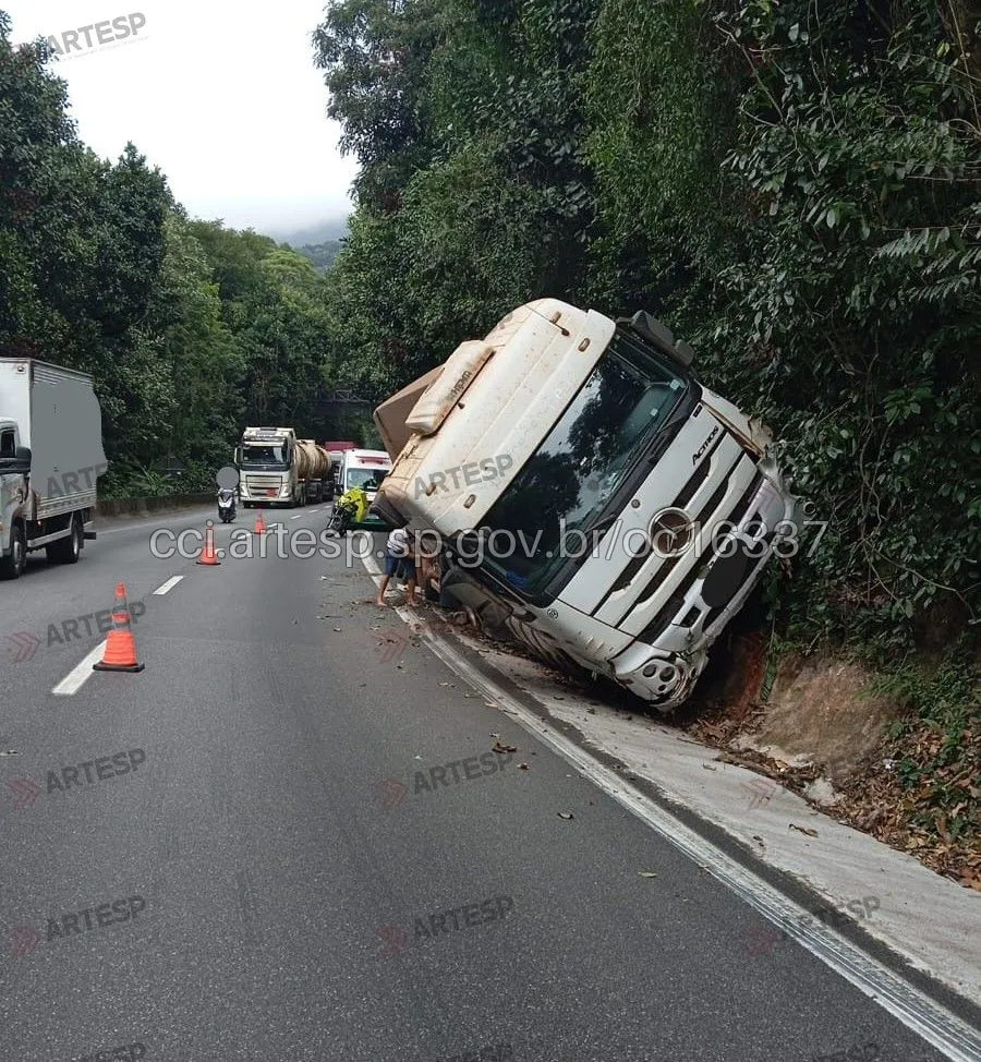 Carreta Mercedes-Benz Actros rodovia Anchieta