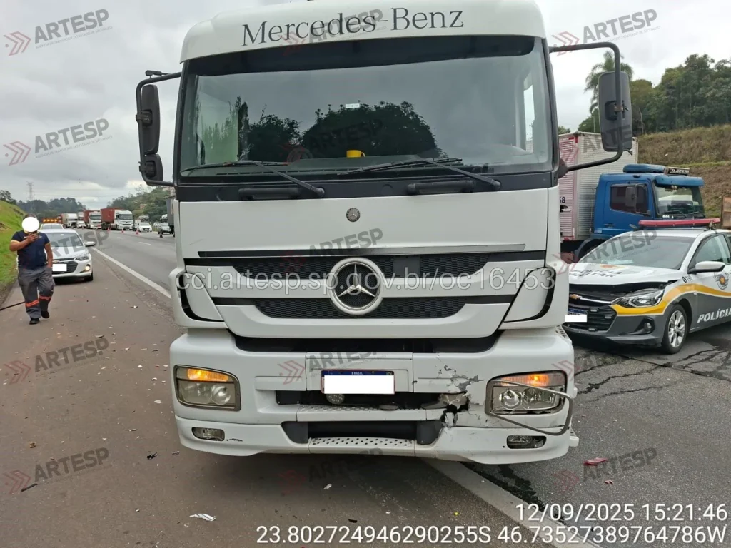 Carreta Mercedes-Benz rodoanel acidente