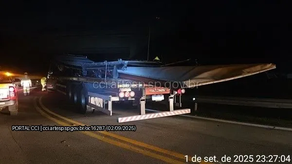 Carreta Scania na rodovia dos Bandeirantes