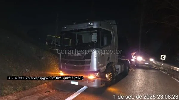 Carreta Scania na rodovia dos Bandeirantes