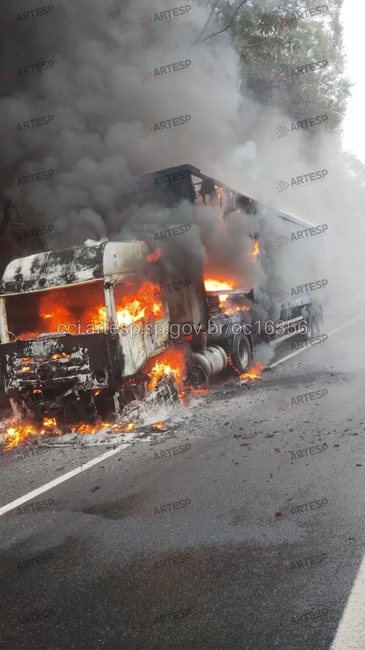 Carreta VW fogo rodovia anchieta