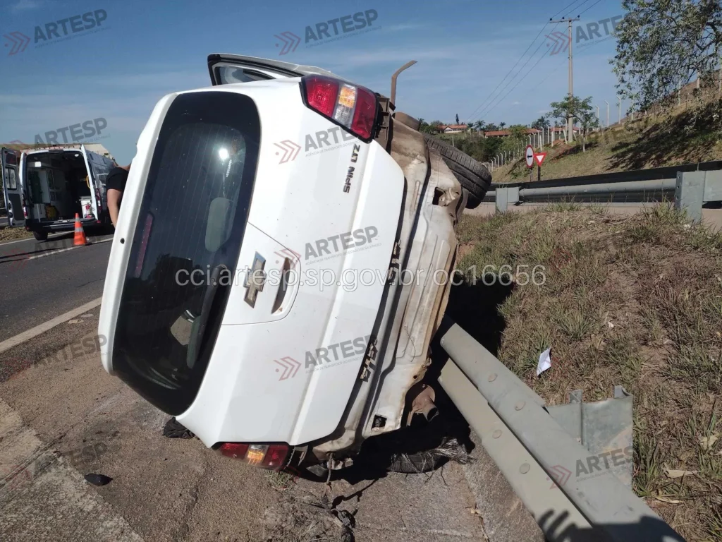 Capotamento na SP-300 em Porto Feliz deixa duas pessoas mortas