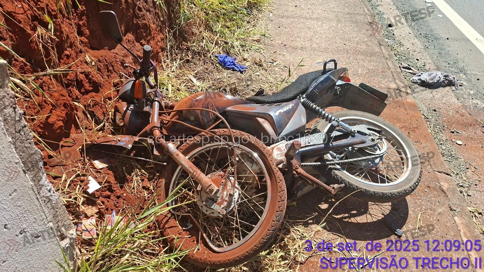 Moto Honda CG 150 na rodovia Anhanguera