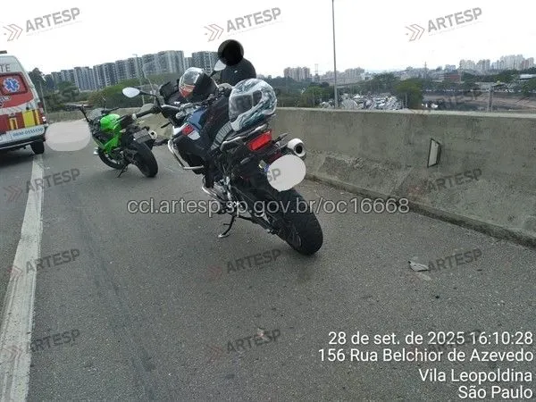 Motos BMW F 800 GS e Kawasaki Ninja