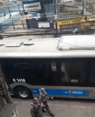 ÔNIBUS Rua Pedro Escobar