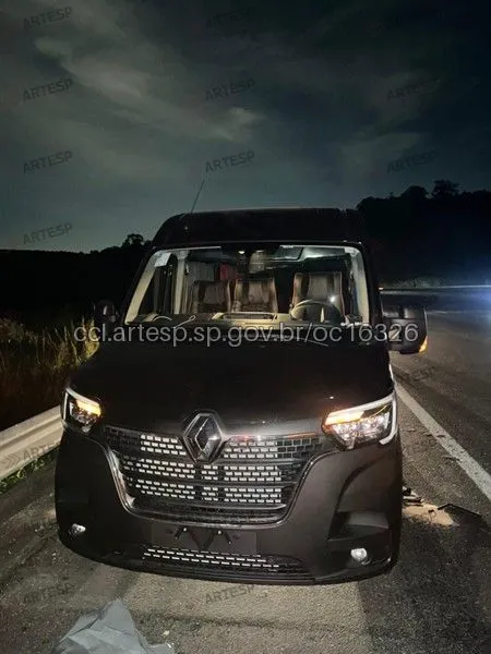 Van Renault Master rodovia dos Bandeirantes