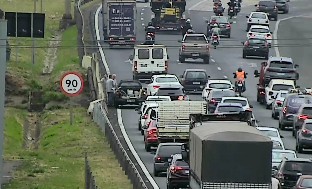 Veículo em pane mecânica rodovia dom Pedro I
