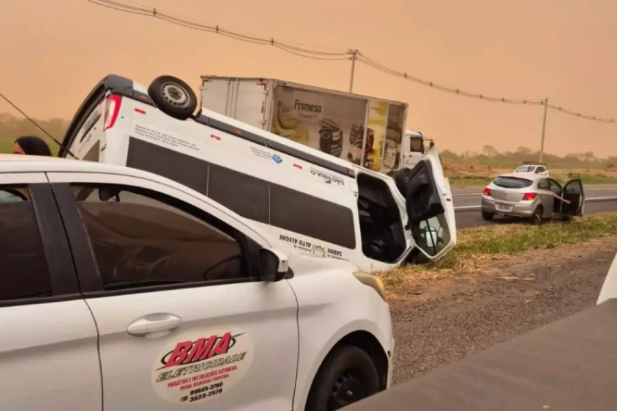 Vento forte tomba van de Alto Alegre Araçatuba