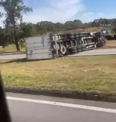 carreta rodovia dom pedro I