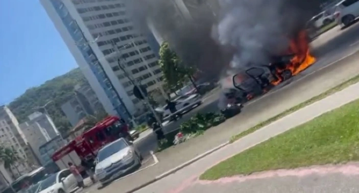 carro fogo santos Avenida da Praia