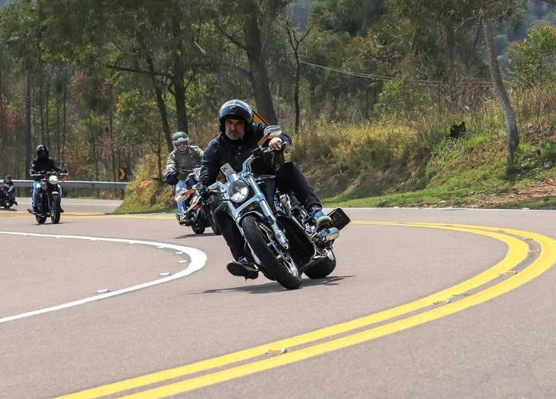 Modelo e influencer JP Mantovani morreu em acidente de moto
