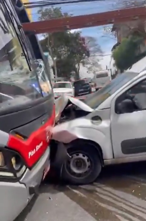 ônibus sptrans carro enel Rua Saturnino Pereira