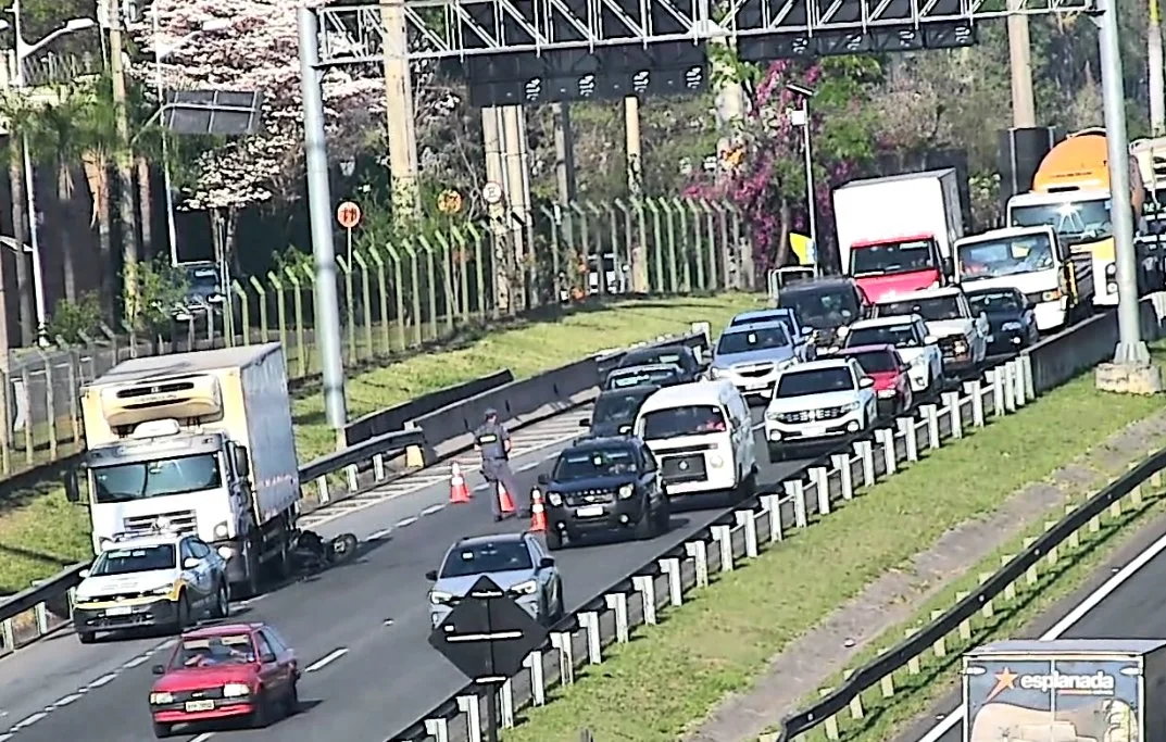 Acidente no km 66 da rodovia rodovia Engenheiro Constâncio Cintra