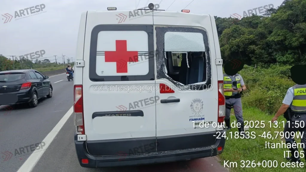 Ambulância Master rodovia padre
