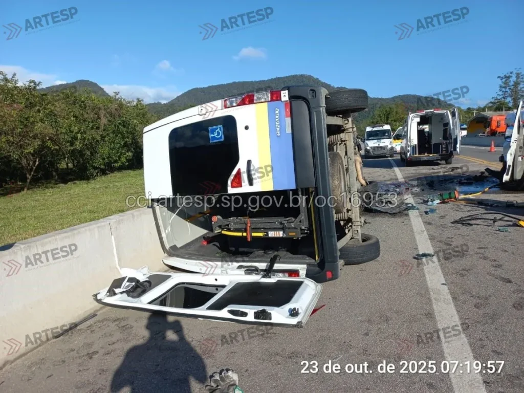 Ambulância Renault Master litoral