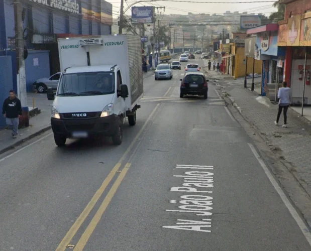 Avenida João Paulo II Embu das Artes