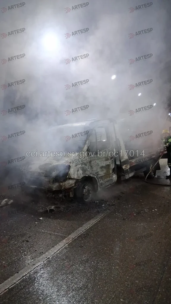 Caminhão Iveco Daily rodovia dos Imigrantes