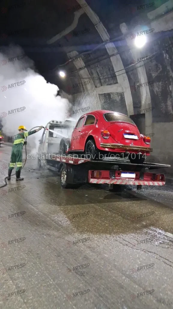 Caminhão Iveco Daily rodovia dos Imigrantes