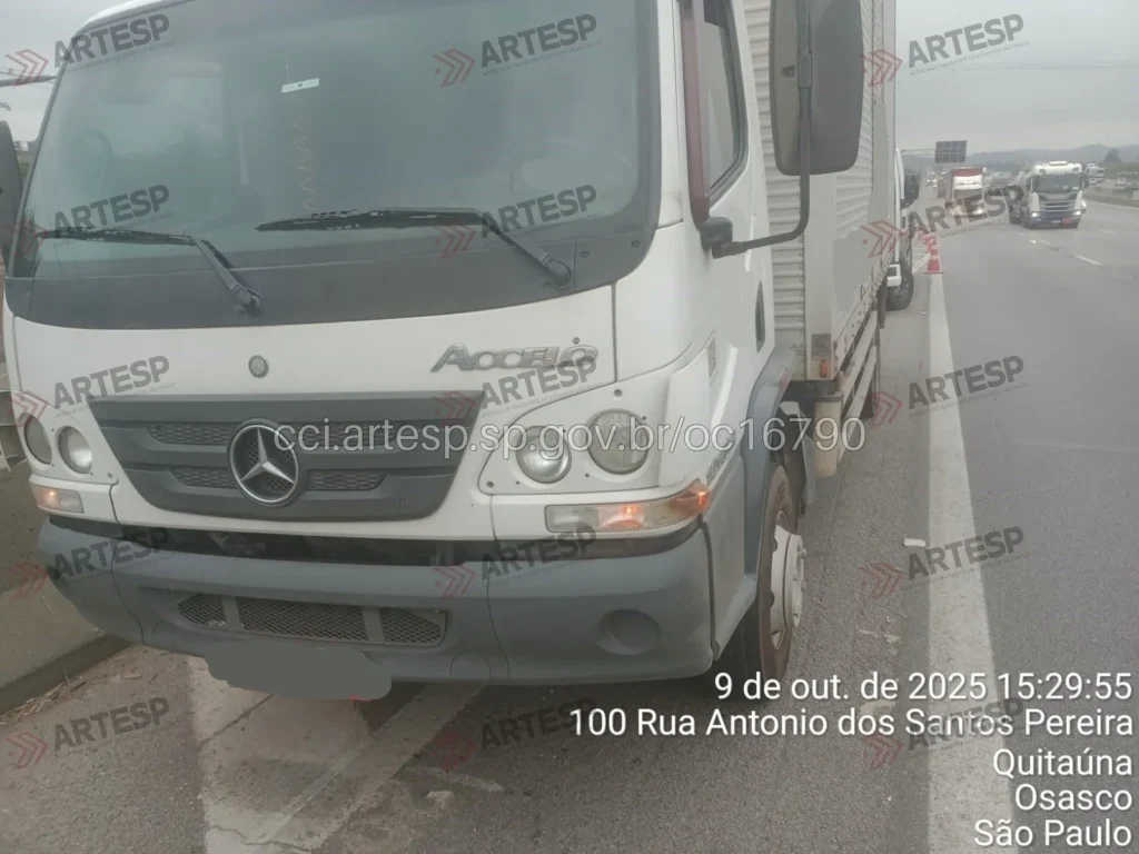 Caminhão Mercedes-Benz Accelo