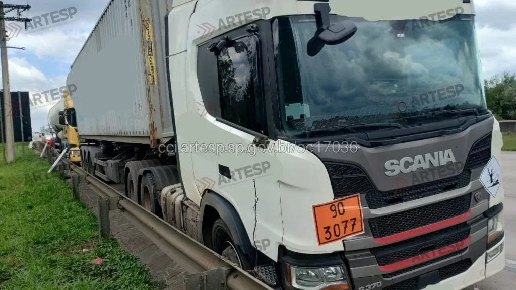 Caminhão Scania G370 rodoanel