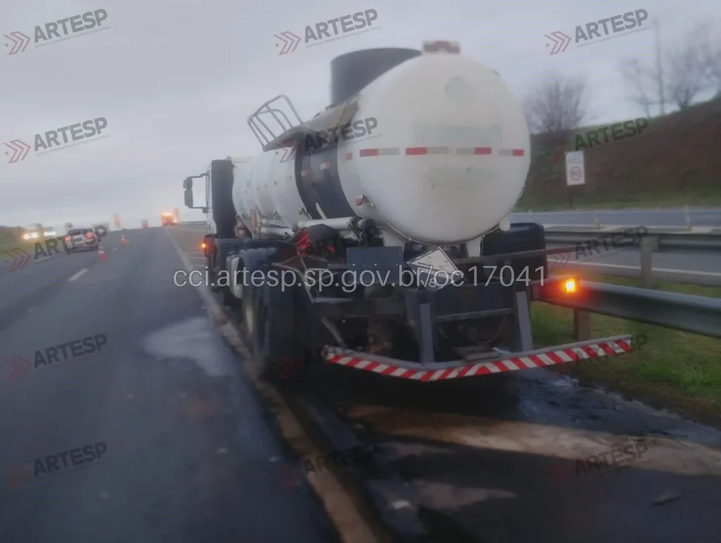 Caminhão Tector 240