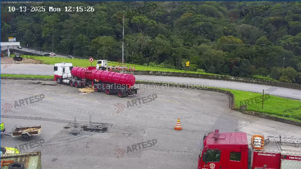 Carreta Daf XF rodovia dos Imigrantes cubatão