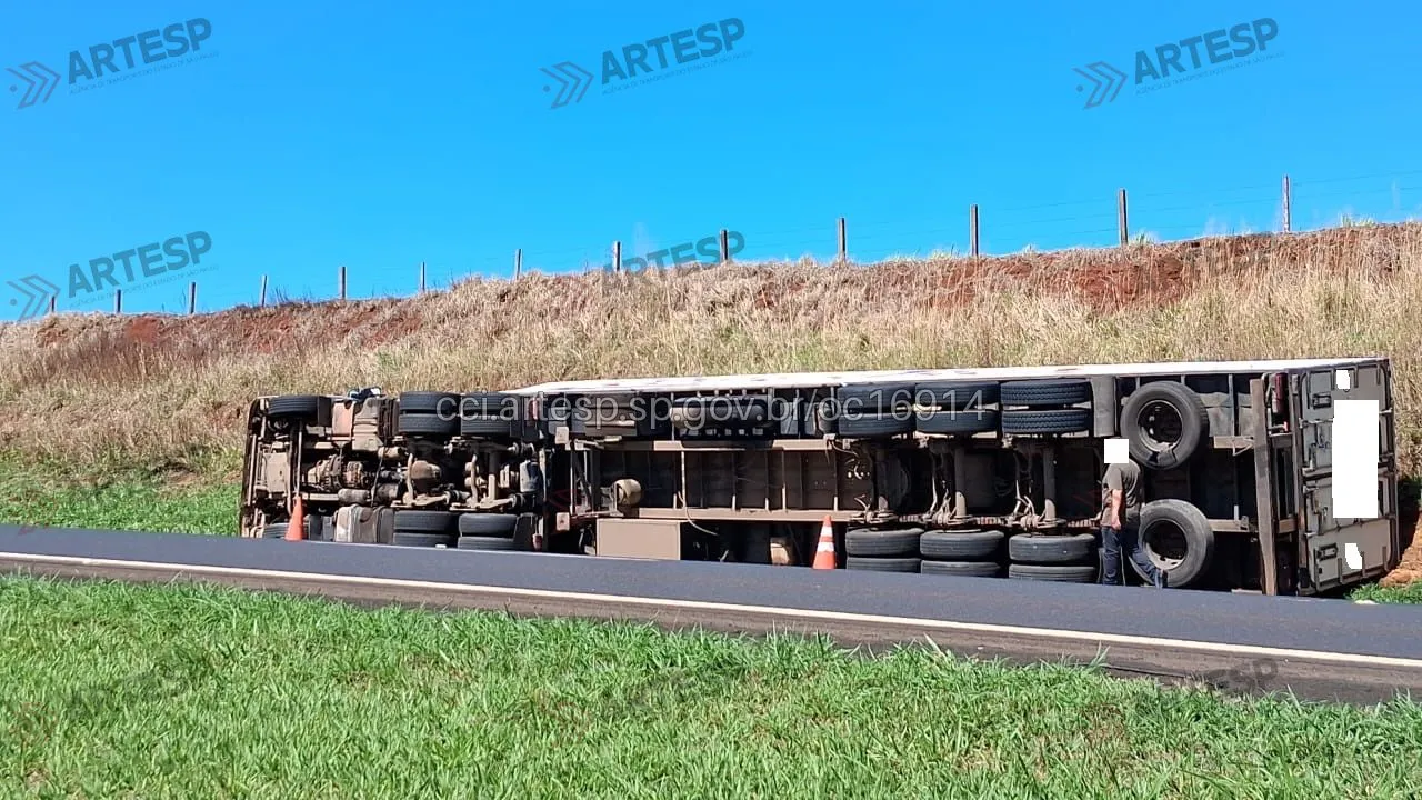 Carreta Mercedes-Benz Actros 2546 LS rodovia anhanguera
