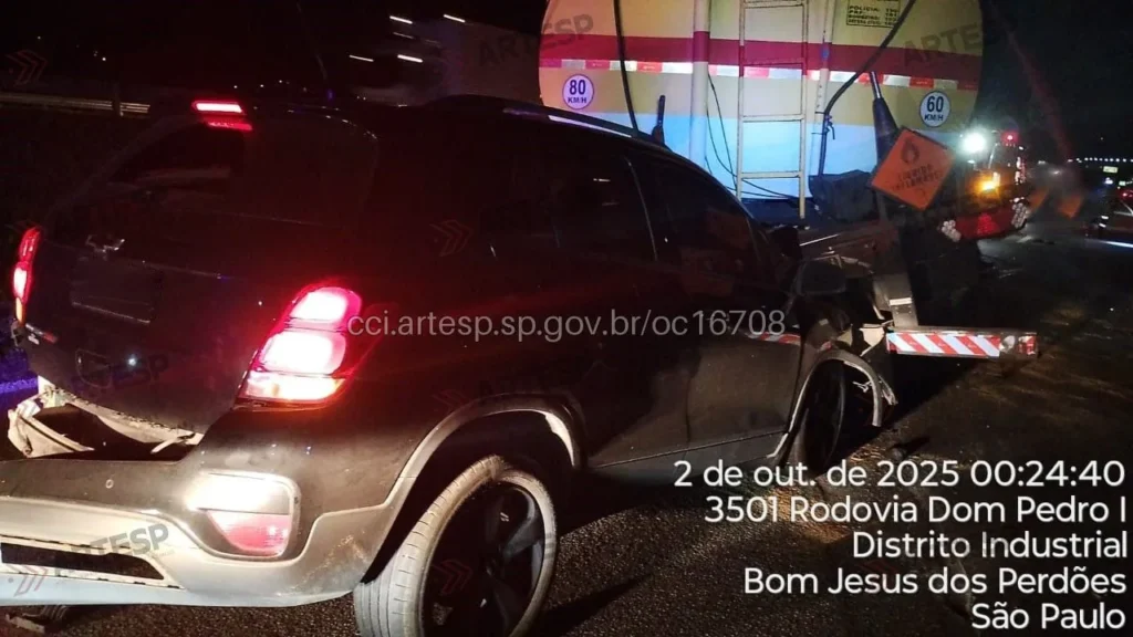 Carreta VW 19.420 e SUV Tracker