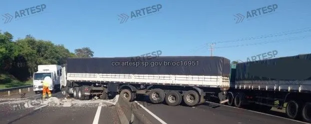 Carreta VW Delivery 9.150 rodovia raposo tavares
