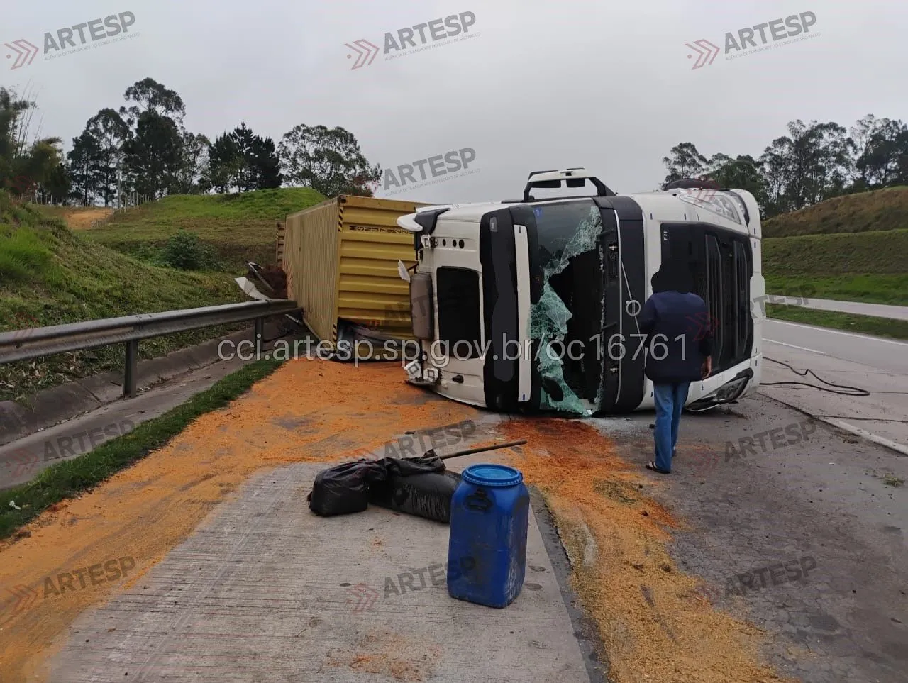 Carreta Volvo FH 540 no rodoanel serra