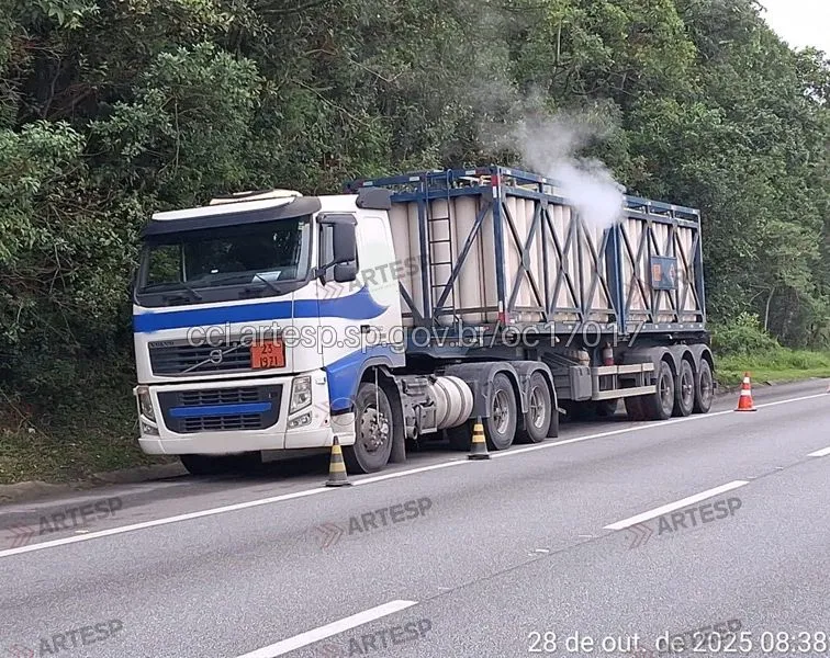 Carreta Volvo FH Rodovia anchieta