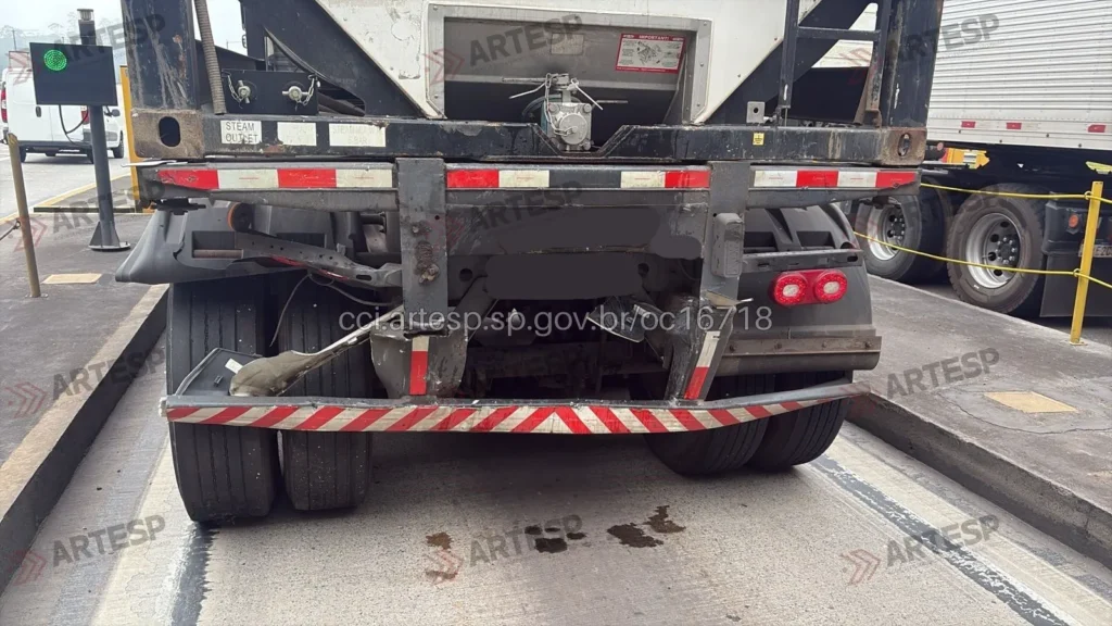 Carreta Volvo rodoanel Ribeirão Pires