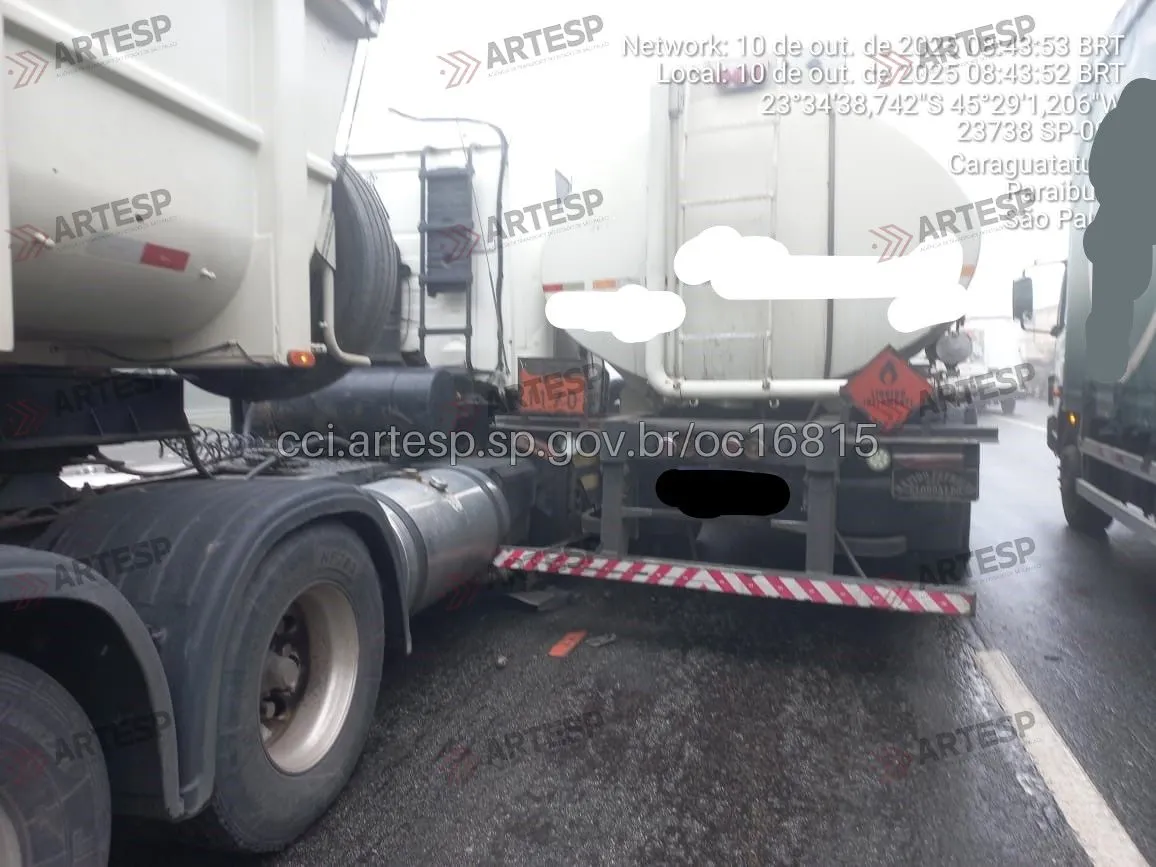 rodovia dos Tamoios Carretas Scania R420, Volvo FH 540 e VW Meteor