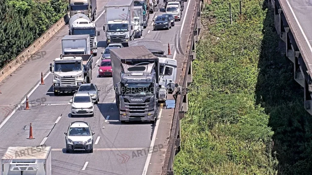 Carretas Scania R450 e Mercedes-Benz rodoanel spmar