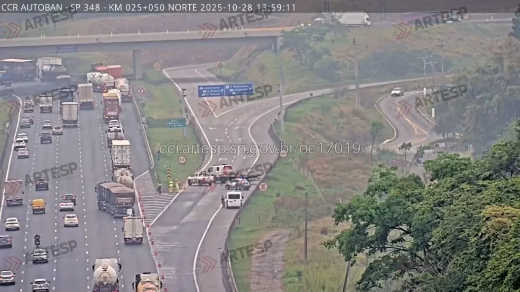 Interdição da rodovia dos Bandeirantes a alça do km 25