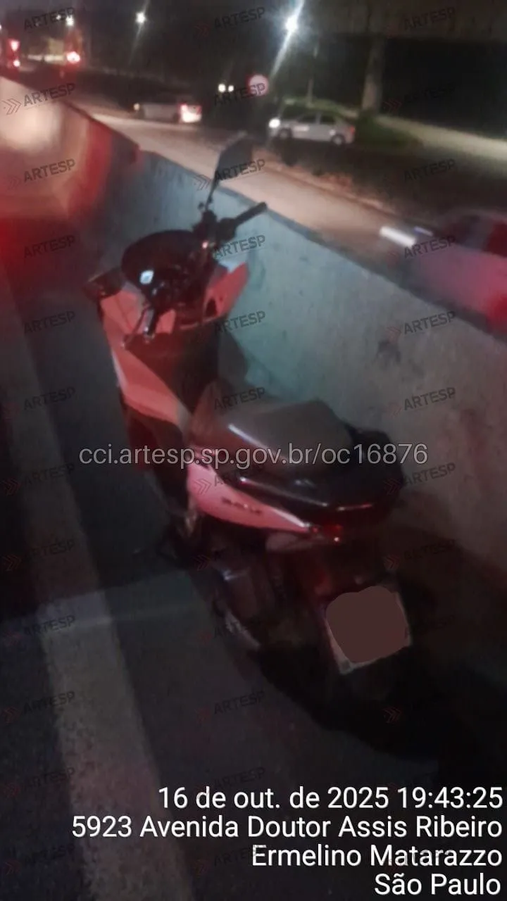Moto Honda Pcx rodovia ayrton senna