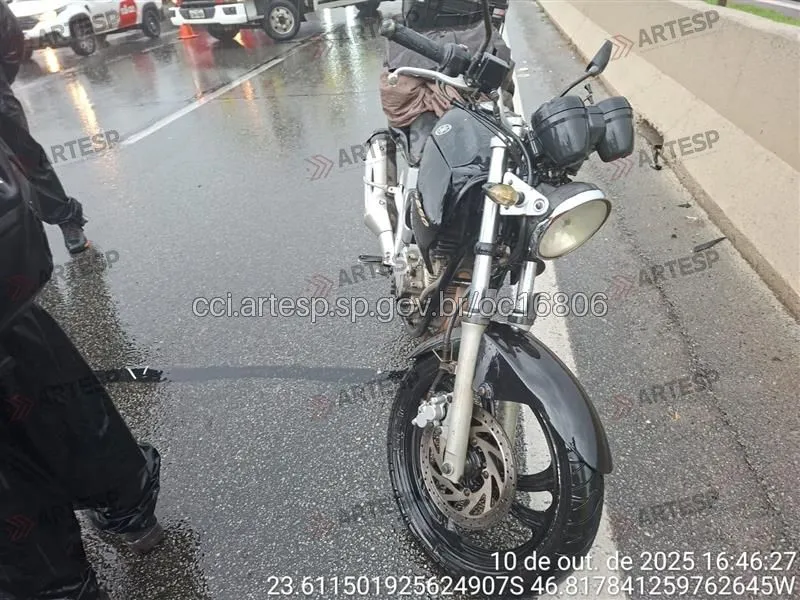 Moto Yamaha Fazer rodoanel