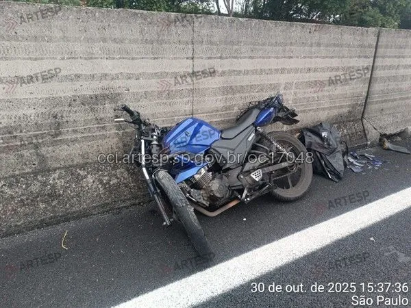 Moto Yamaha Fazer rodovia